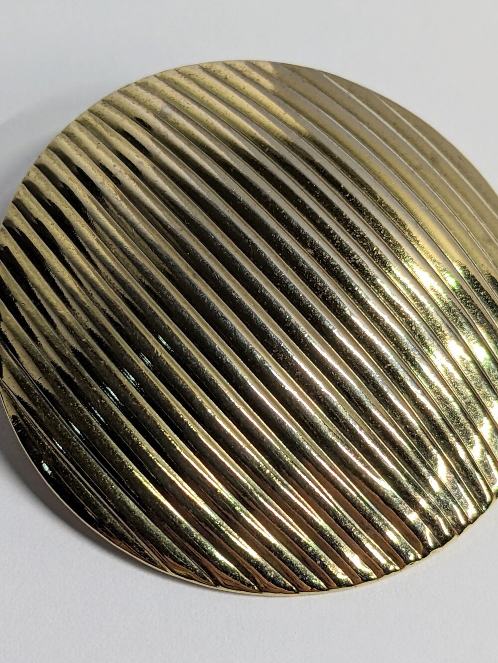 Vintage Gold-tone Scarf Clip, Circle W/ Vertical Ribbed Texture, Hinged, 80s 90s